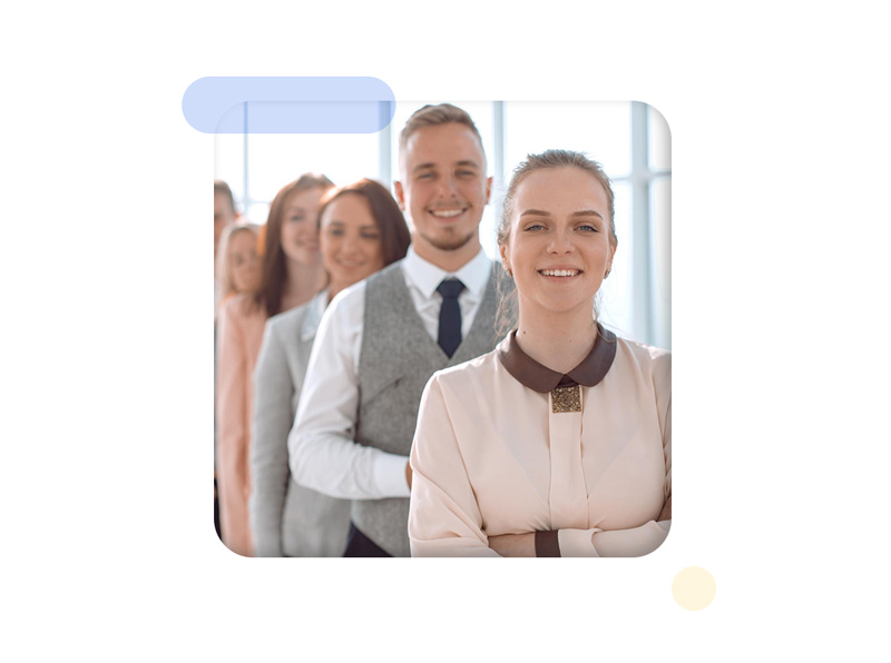 Team, das hintereinander steht