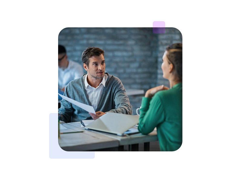 Personen im Bewerbungsgespräch